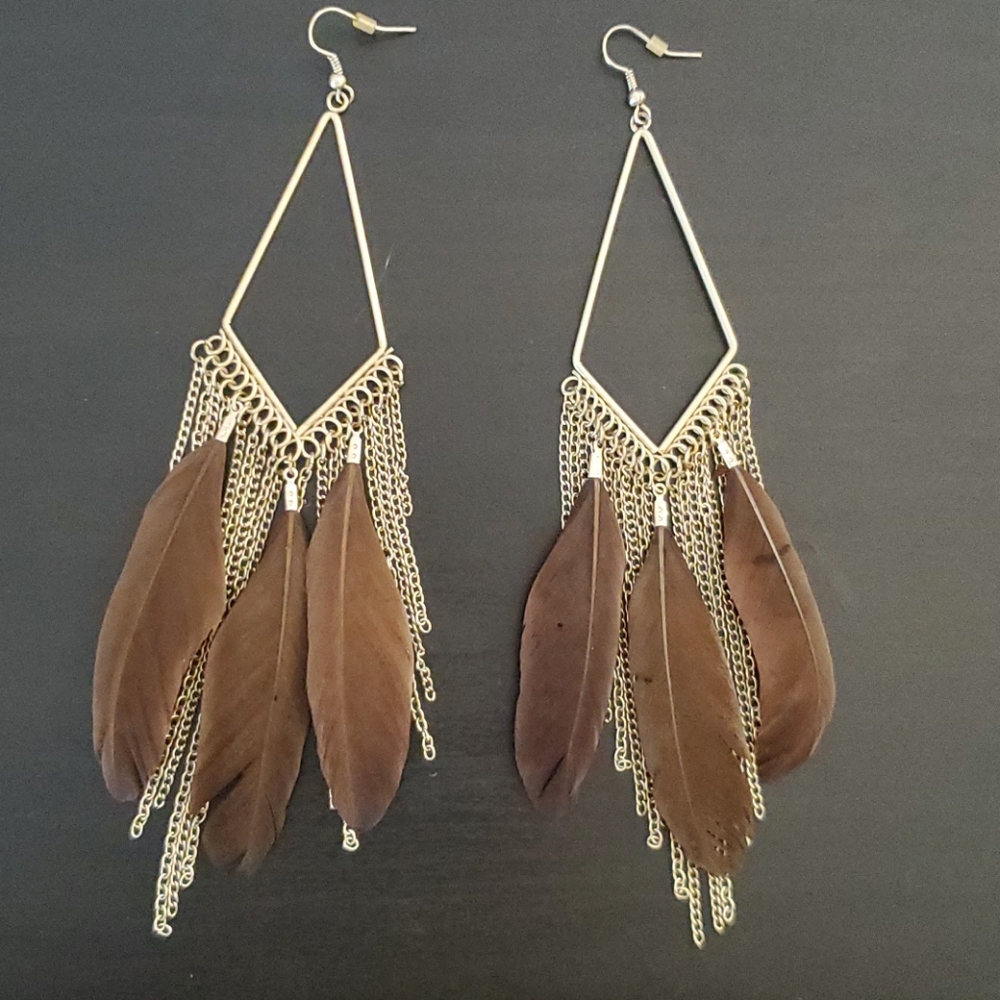 FREE W/ PURCHASE Geometric feather eating